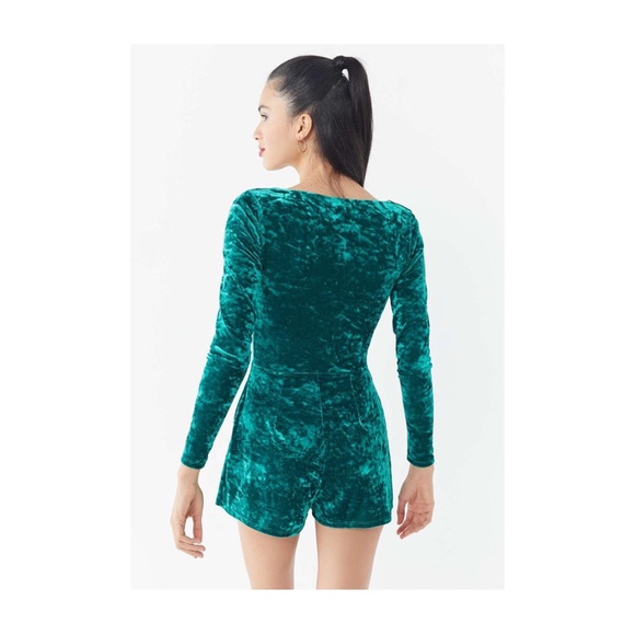 UO Sasha Crushed Velvet Romper - Picture 3 of 7
